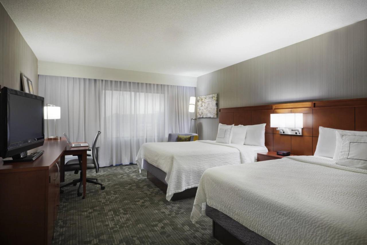 Courtyard Chicago St. Charles Hotell Saint Charles Eksteriør bilde